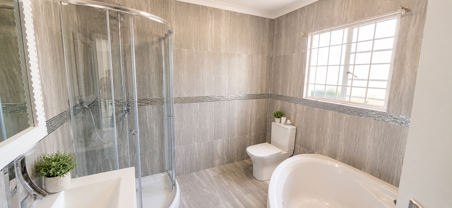 2 Bedroom Property for Sale in Die Hoewes Gauteng
