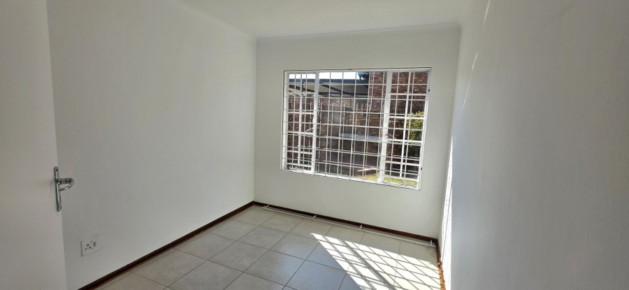 2 Bedroom Property for Sale in Die Hoewes Gauteng