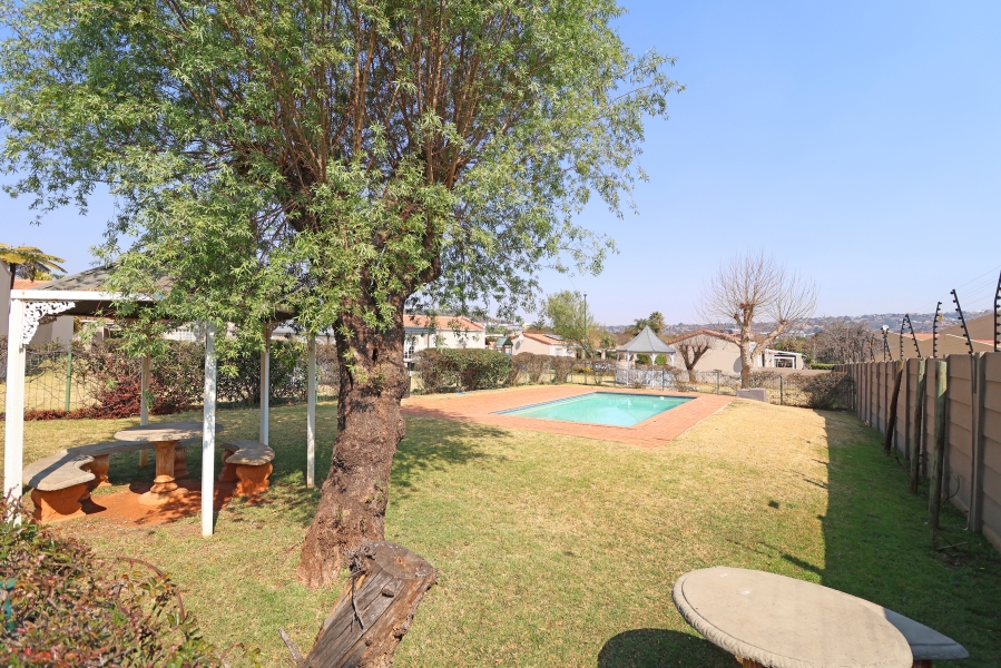 2 Bedroom Property for Sale in Fairland Gauteng
