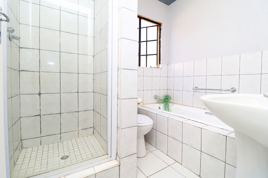 2 Bedroom Property for Sale in Fairland Gauteng