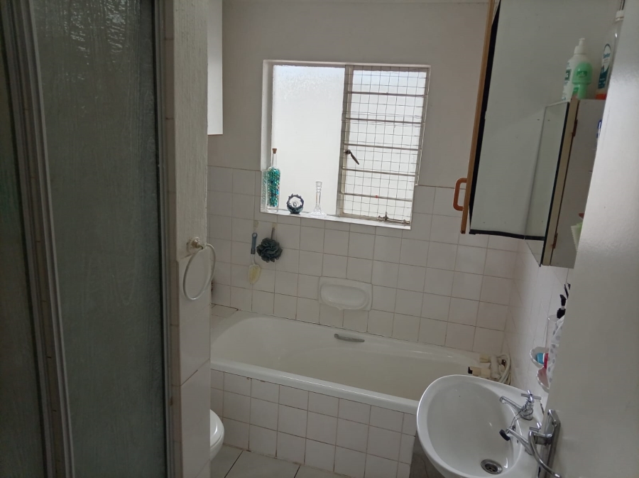 2 Bedroom Property for Sale in Sonneglans Gauteng
