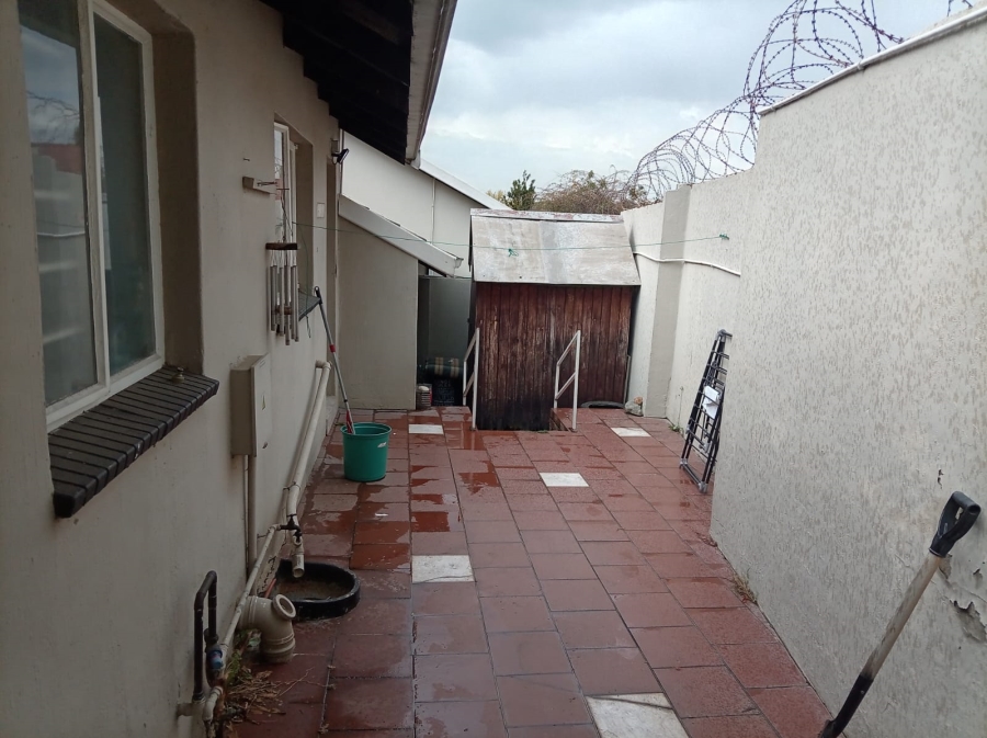 2 Bedroom Property for Sale in Sonneglans Gauteng