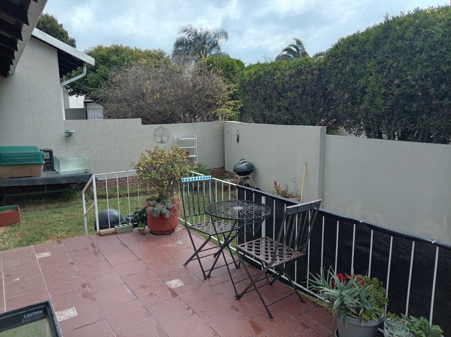 2 Bedroom Property for Sale in Sonneglans Gauteng