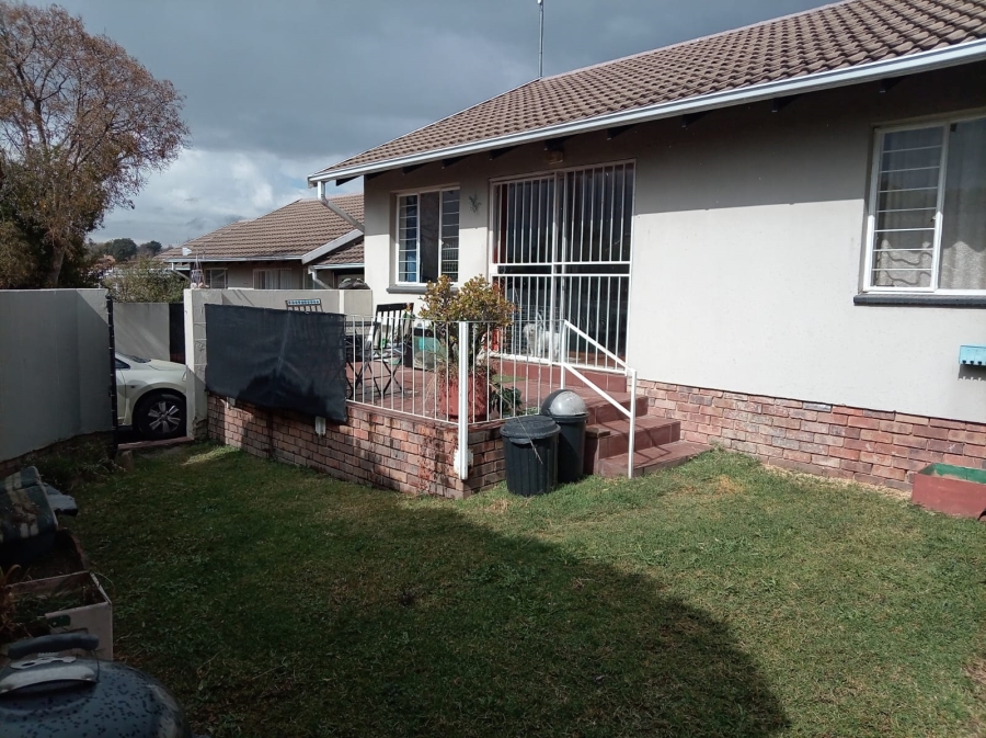 2 Bedroom Property for Sale in Sonneglans Gauteng