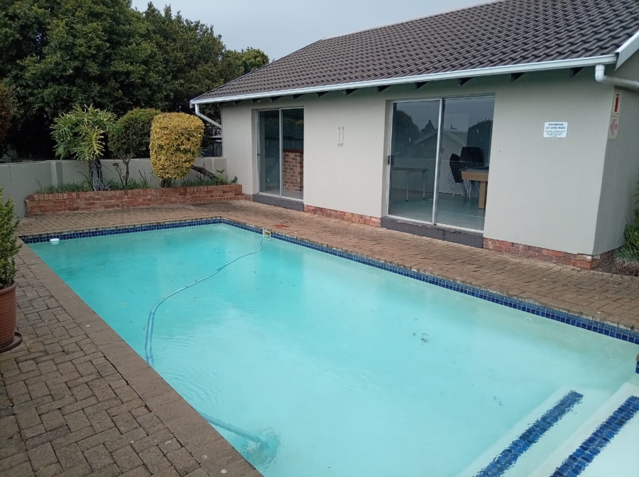 2 Bedroom Property for Sale in Sonneglans Gauteng