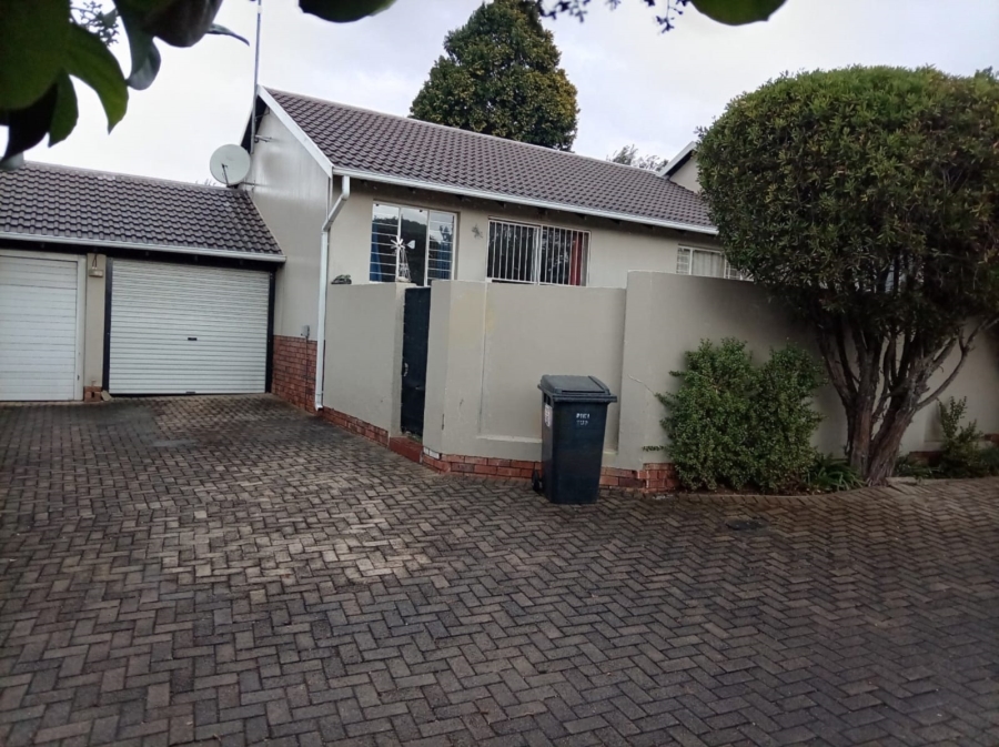 2 Bedroom Property for Sale in Sonneglans Gauteng