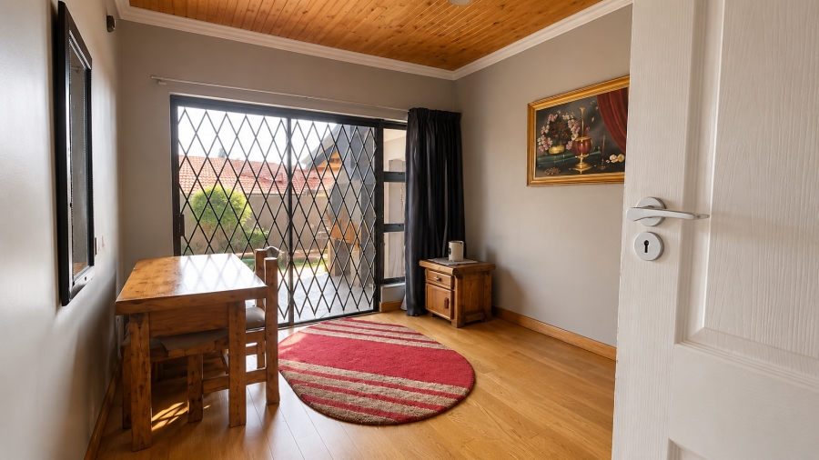 6 Bedroom Property for Sale in Rooihuiskraal Gauteng