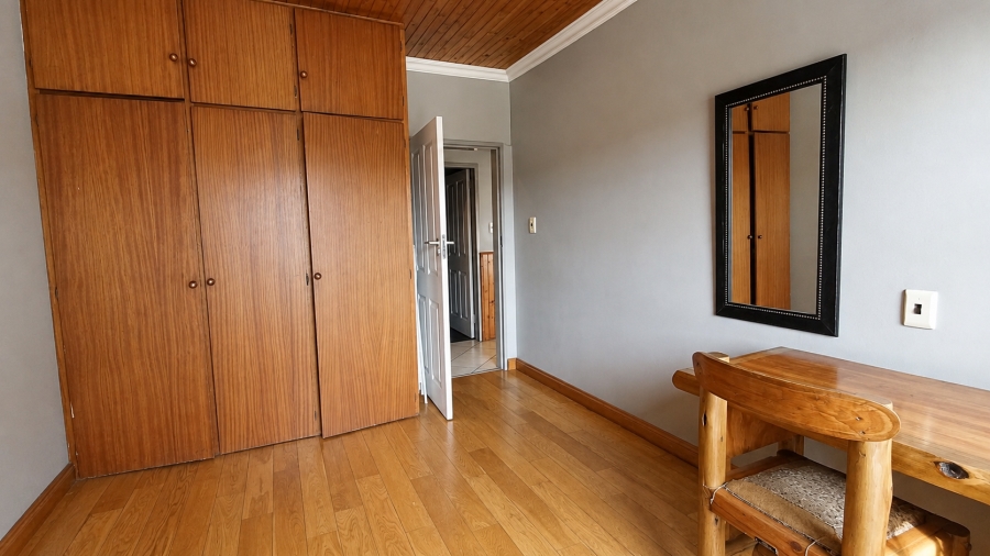 6 Bedroom Property for Sale in Rooihuiskraal Gauteng