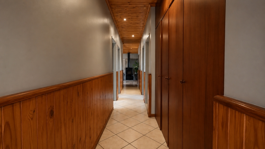 6 Bedroom Property for Sale in Rooihuiskraal Gauteng