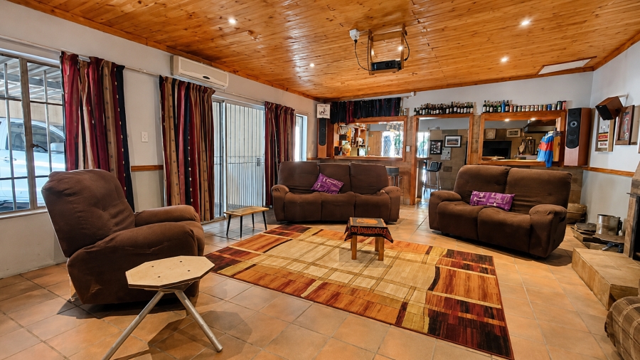 6 Bedroom Property for Sale in Rooihuiskraal Gauteng