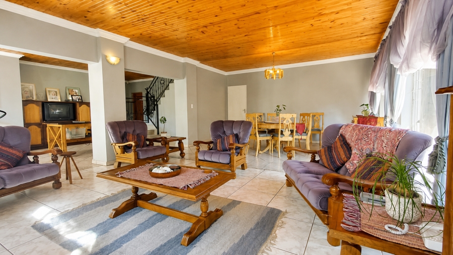 6 Bedroom Property for Sale in Rooihuiskraal Gauteng