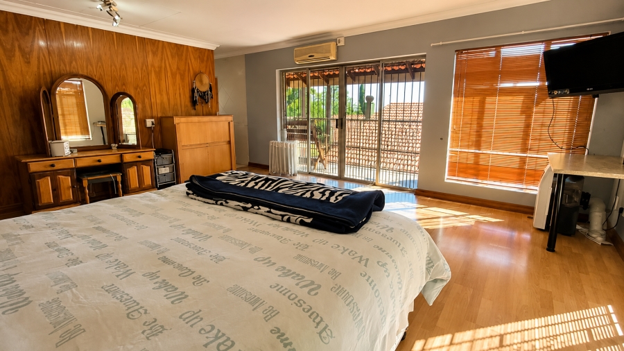6 Bedroom Property for Sale in Rooihuiskraal Gauteng