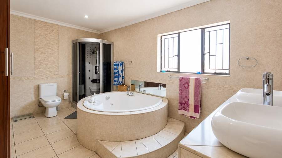 6 Bedroom Property for Sale in Rooihuiskraal Gauteng