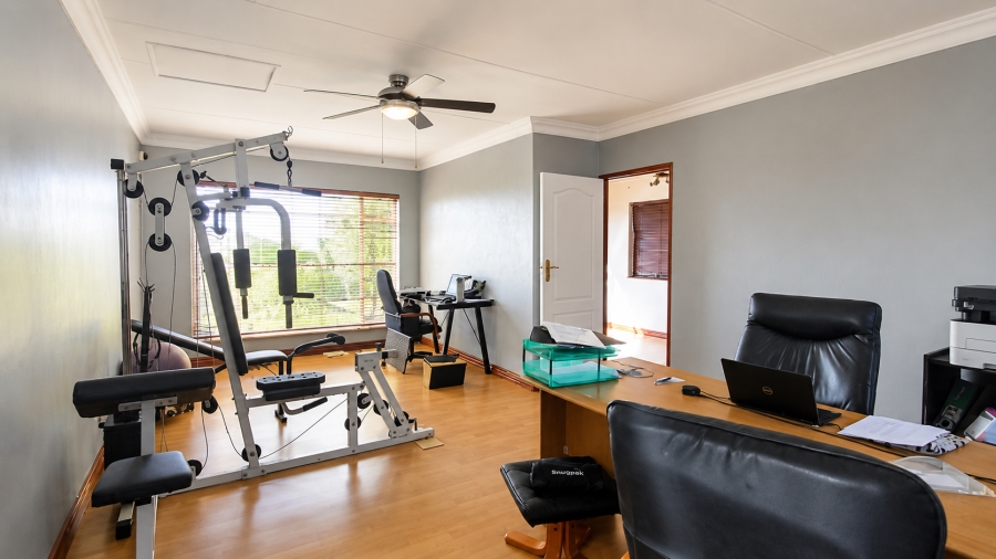 6 Bedroom Property for Sale in Rooihuiskraal Gauteng