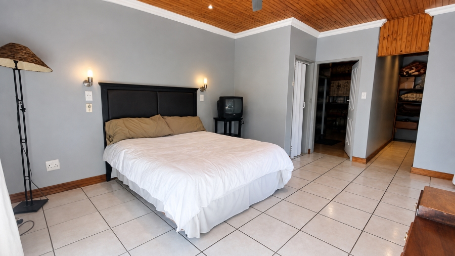 6 Bedroom Property for Sale in Rooihuiskraal Gauteng