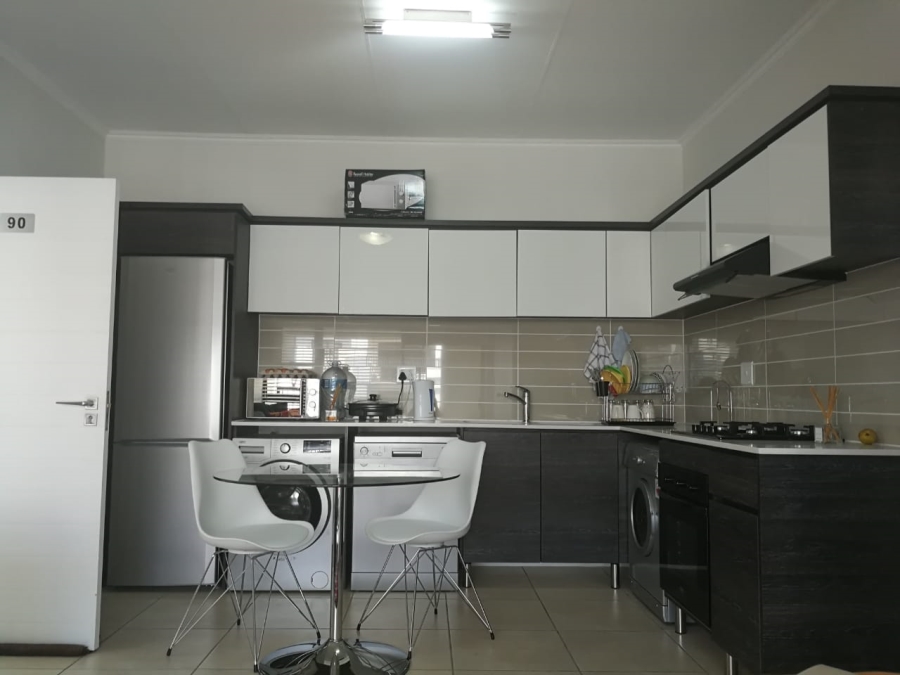 To Let 1 Bedroom Property for Rent in Greenstone Hill Gauteng