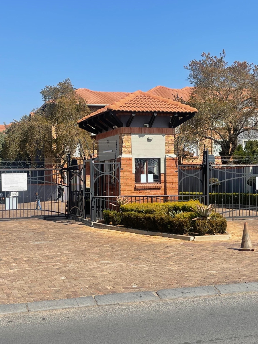 2 Bedroom Property for Sale in Halfway Gardens Gauteng