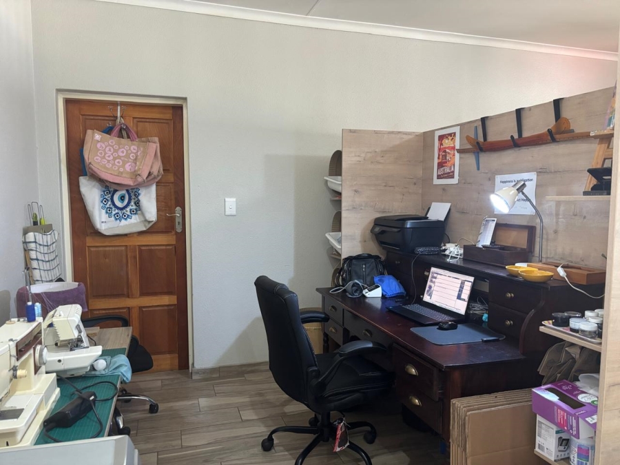 1 Bedroom Property for Sale in Brackenhurst Gauteng