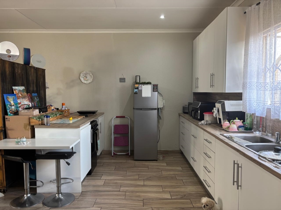 1 Bedroom Property for Sale in Brackenhurst Gauteng
