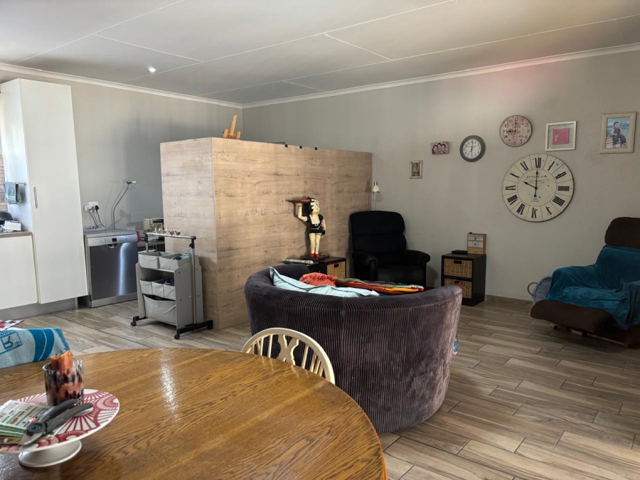 1 Bedroom Property for Sale in Brackenhurst Gauteng