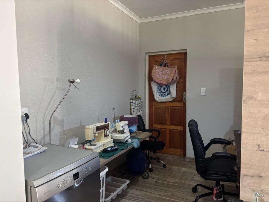 1 Bedroom Property for Sale in Brackenhurst Gauteng