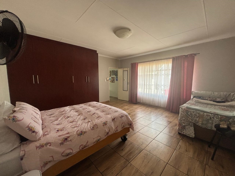 1 Bedroom Property for Sale in Brackenhurst Gauteng