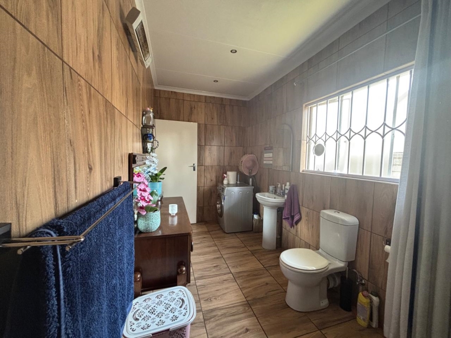 1 Bedroom Property for Sale in Brackenhurst Gauteng