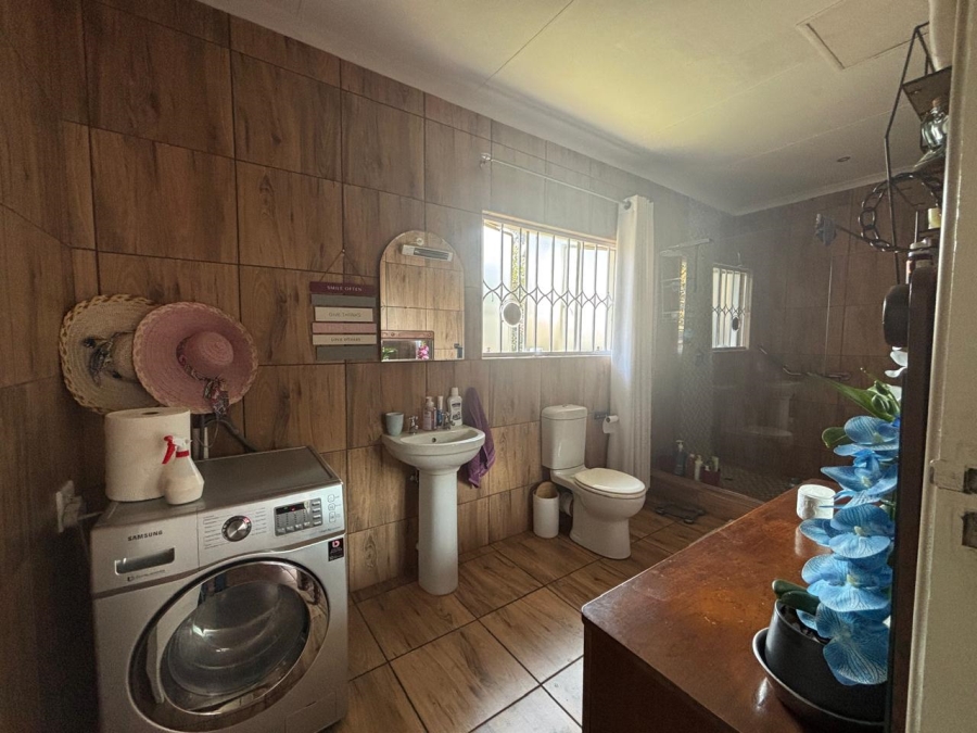 1 Bedroom Property for Sale in Brackenhurst Gauteng