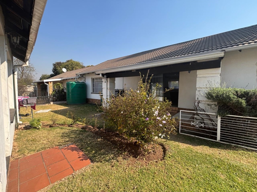 1 Bedroom Property for Sale in Brackenhurst Gauteng