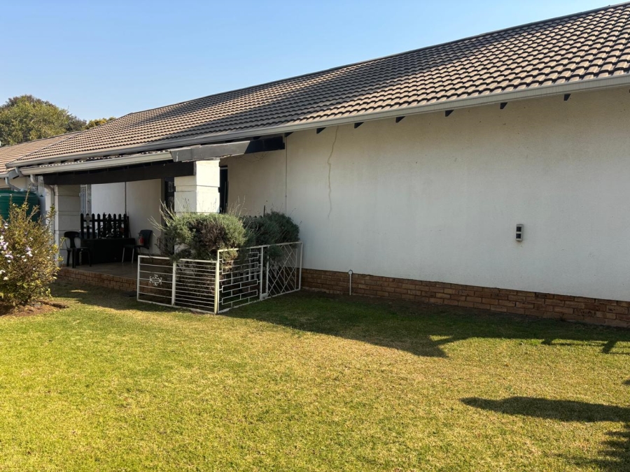 1 Bedroom Property for Sale in Brackenhurst Gauteng