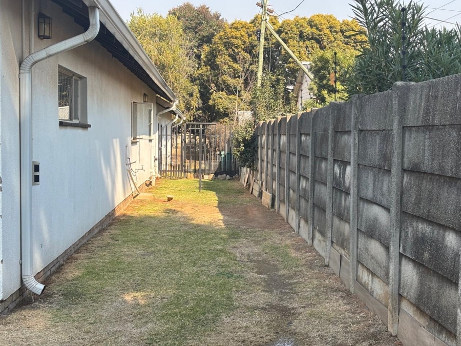 1 Bedroom Property for Sale in Brackenhurst Gauteng