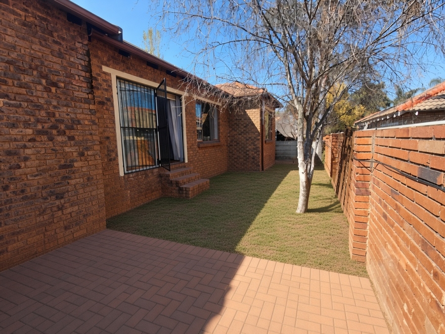 2 Bedroom Property for Sale in Honeydew Manor Gauteng