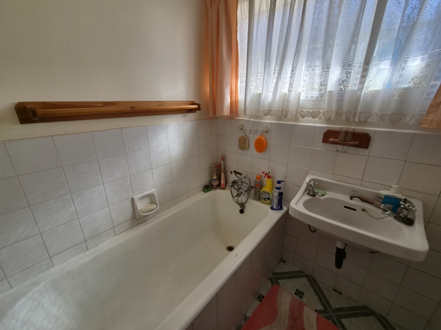 3 Bedroom Property for Sale in Hurlyvale Gauteng