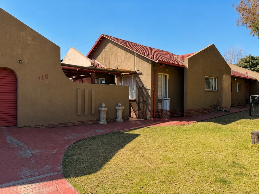 4 Bedroom Property for Sale in Verwoerdpark Gauteng