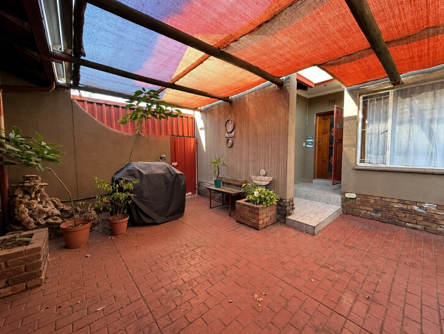 4 Bedroom Property for Sale in Verwoerdpark Gauteng