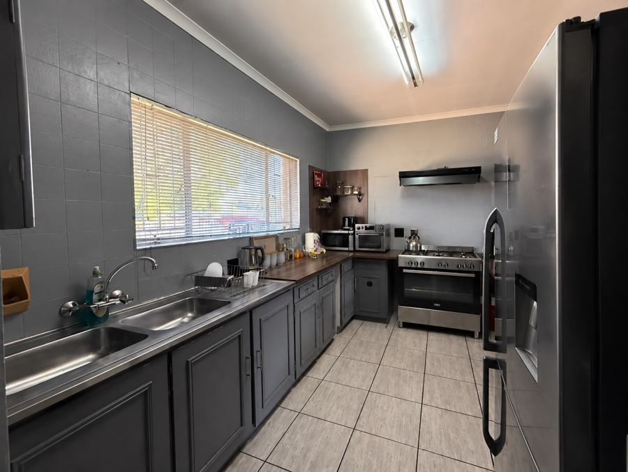 4 Bedroom Property for Sale in Verwoerdpark Gauteng