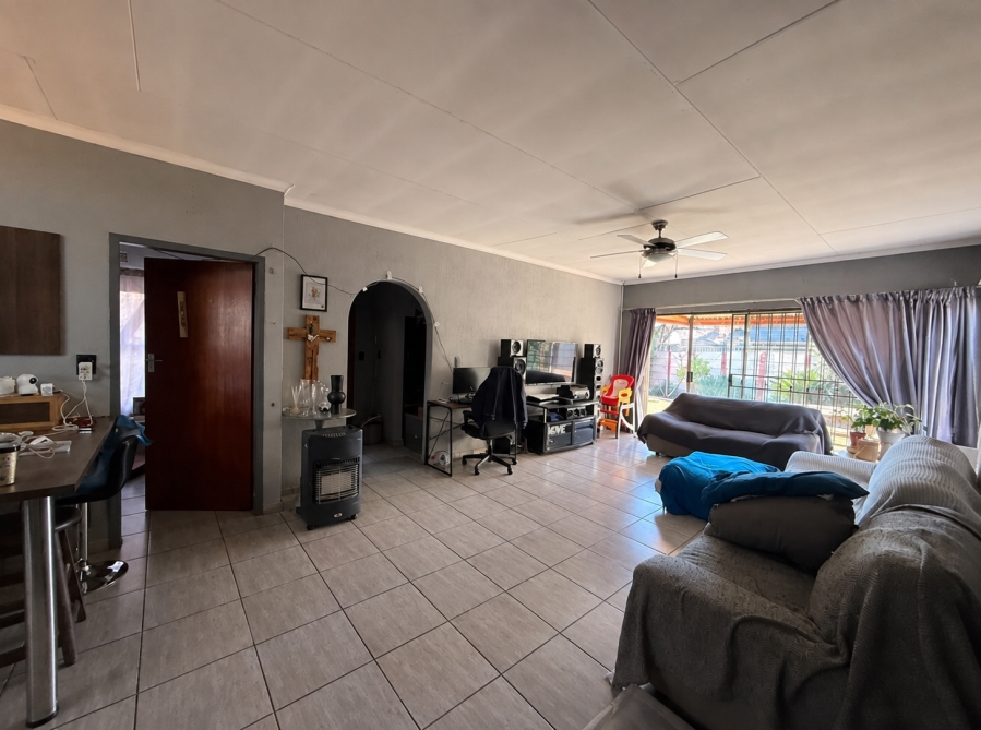 4 Bedroom Property for Sale in Verwoerdpark Gauteng