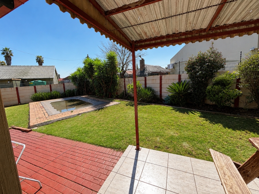 4 Bedroom Property for Sale in Verwoerdpark Gauteng