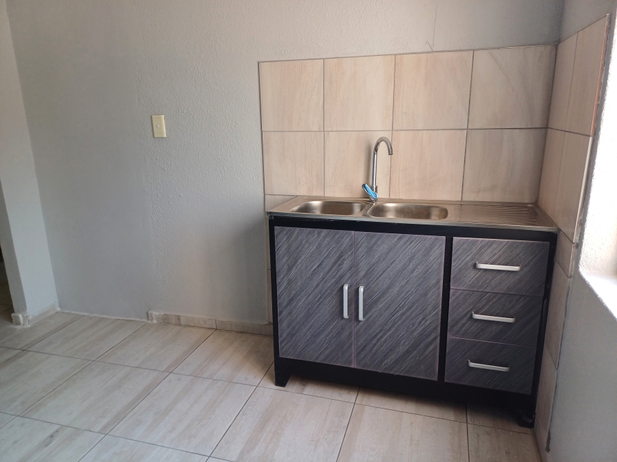 To Let 2 Bedroom Property for Rent in Tedderfield A H Gauteng