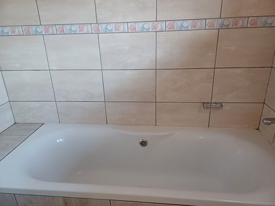 To Let 2 Bedroom Property for Rent in Tedderfield A H Gauteng