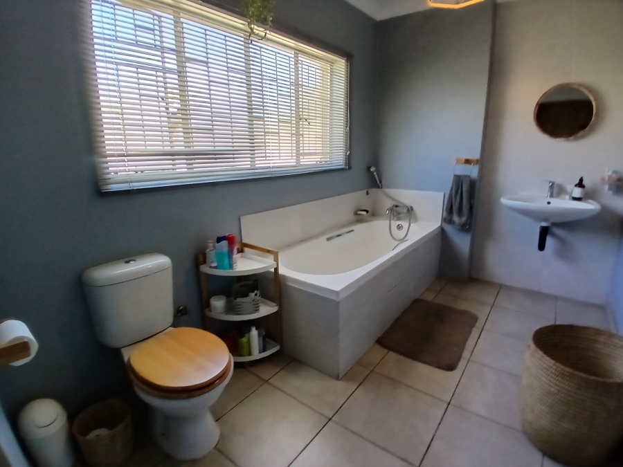 4 Bedroom Property for Sale in Dalpark Proper Gauteng