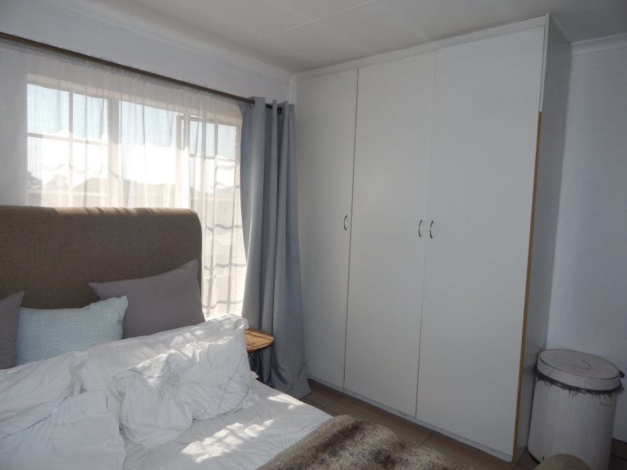 2 Bedroom Property for Sale in Chloorkop Gauteng