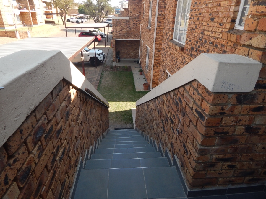 2 Bedroom Property for Sale in Chloorkop Gauteng