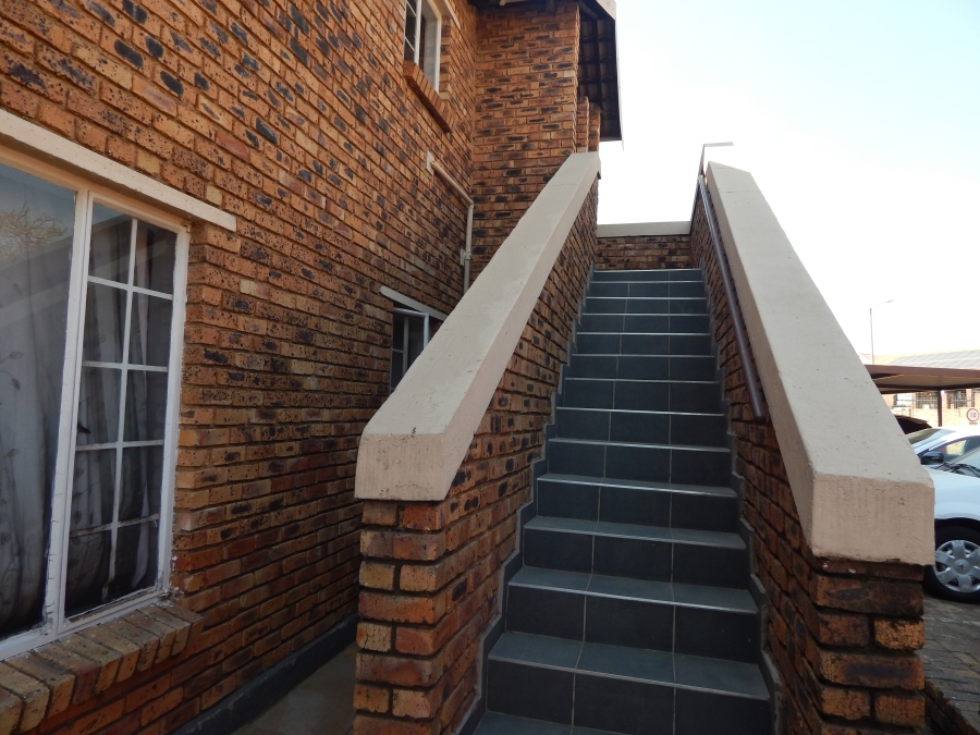 2 Bedroom Property for Sale in Chloorkop Gauteng