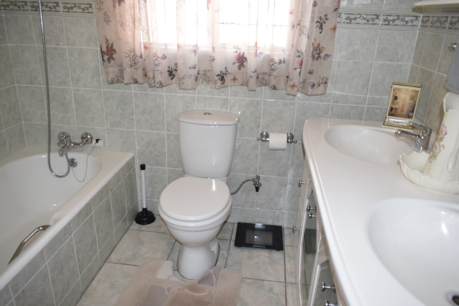3 Bedroom Property for Sale in Farrar Park Gauteng