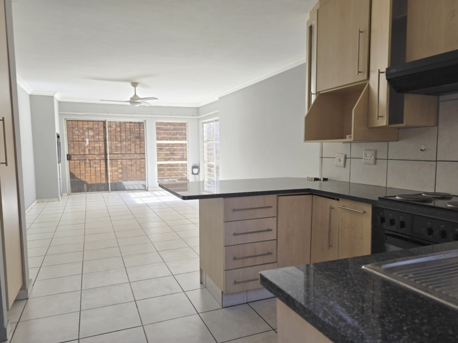 To Let 2 Bedroom Property for Rent in Nimrod Park Gauteng