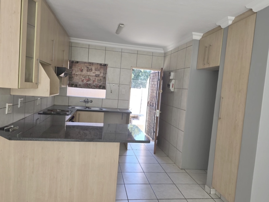 To Let 2 Bedroom Property for Rent in Nimrod Park Gauteng