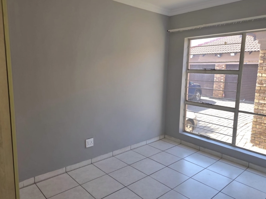To Let 2 Bedroom Property for Rent in Nimrod Park Gauteng