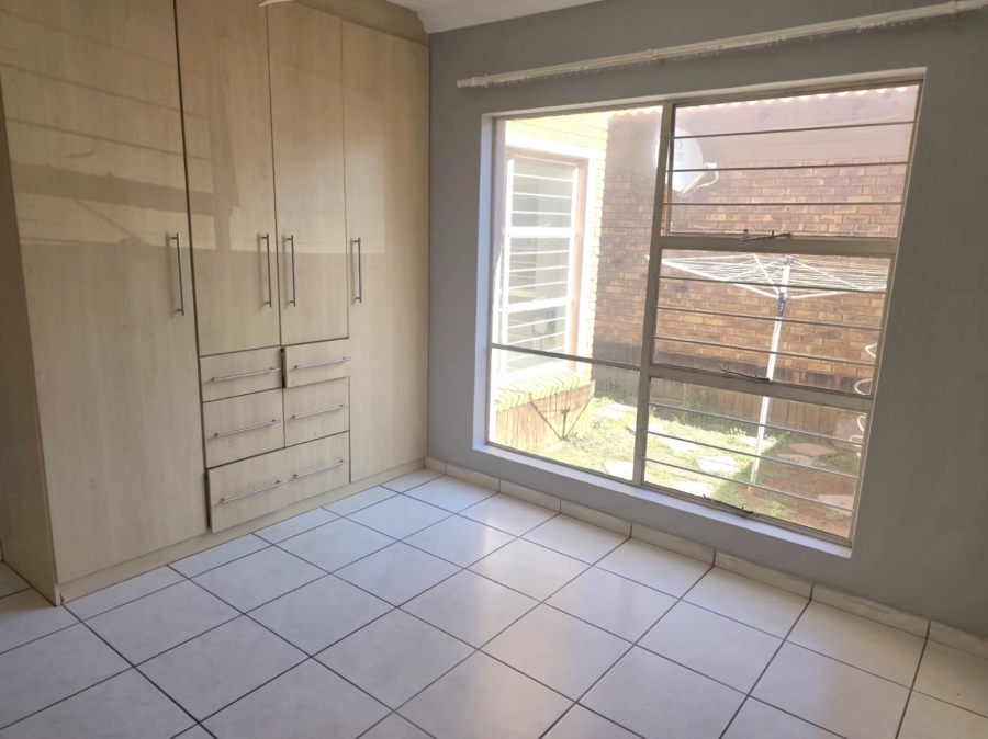 To Let 2 Bedroom Property for Rent in Nimrod Park Gauteng
