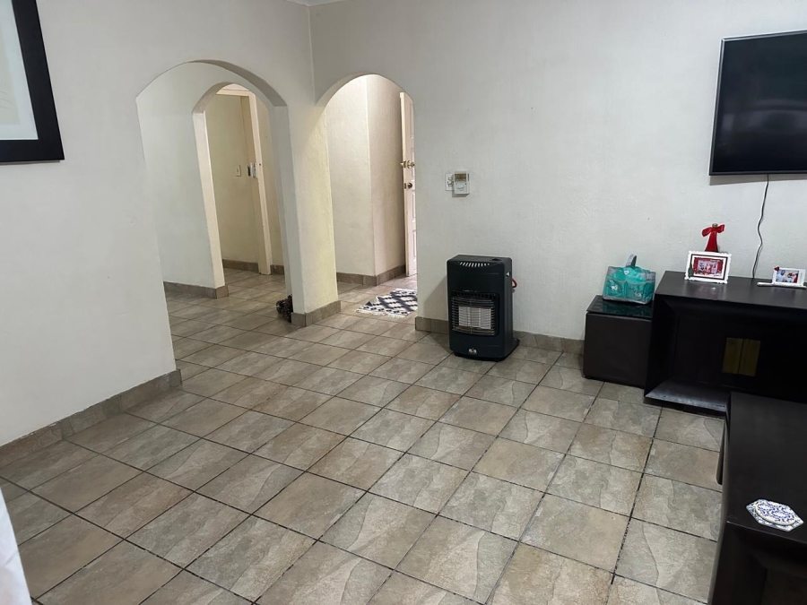 To Let 3 Bedroom Property for Rent in Olivedale Gauteng